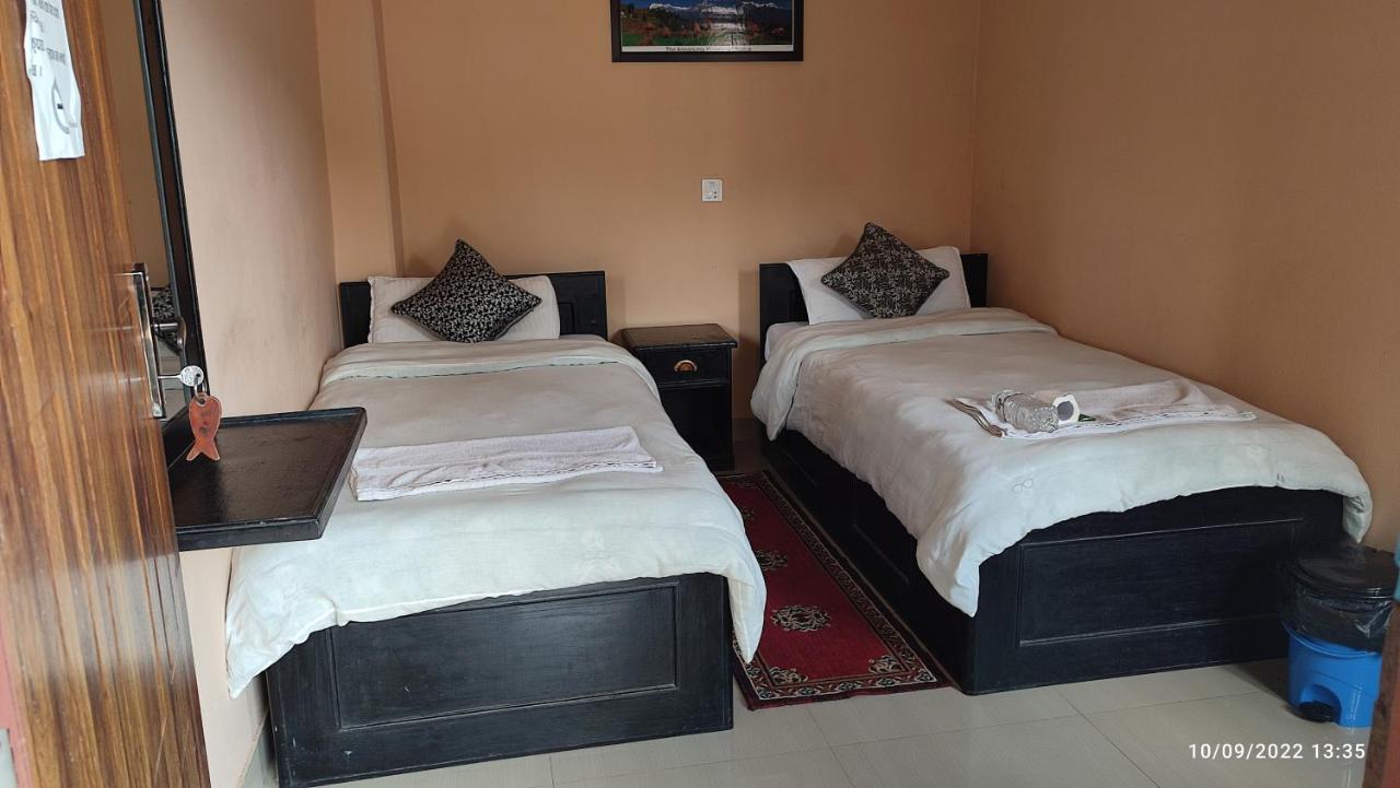 The Eagle Zone Hotel Pokhara Bagian luar foto